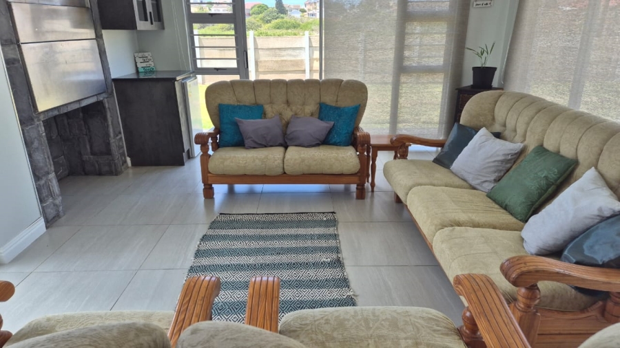 To Let 3 Bedroom Property for Rent in Aston Bay Eastern Cape